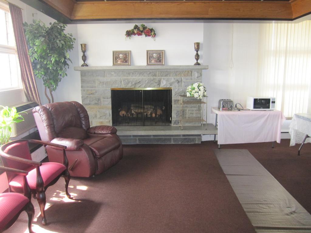 Vista Heights Inn Henrietta Kültér fotó
